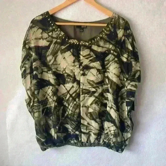 NWT ANA Green Tan Black Short Sleeved Scooped Embellished Neck Blouse Size Large - Picture 2 of 11